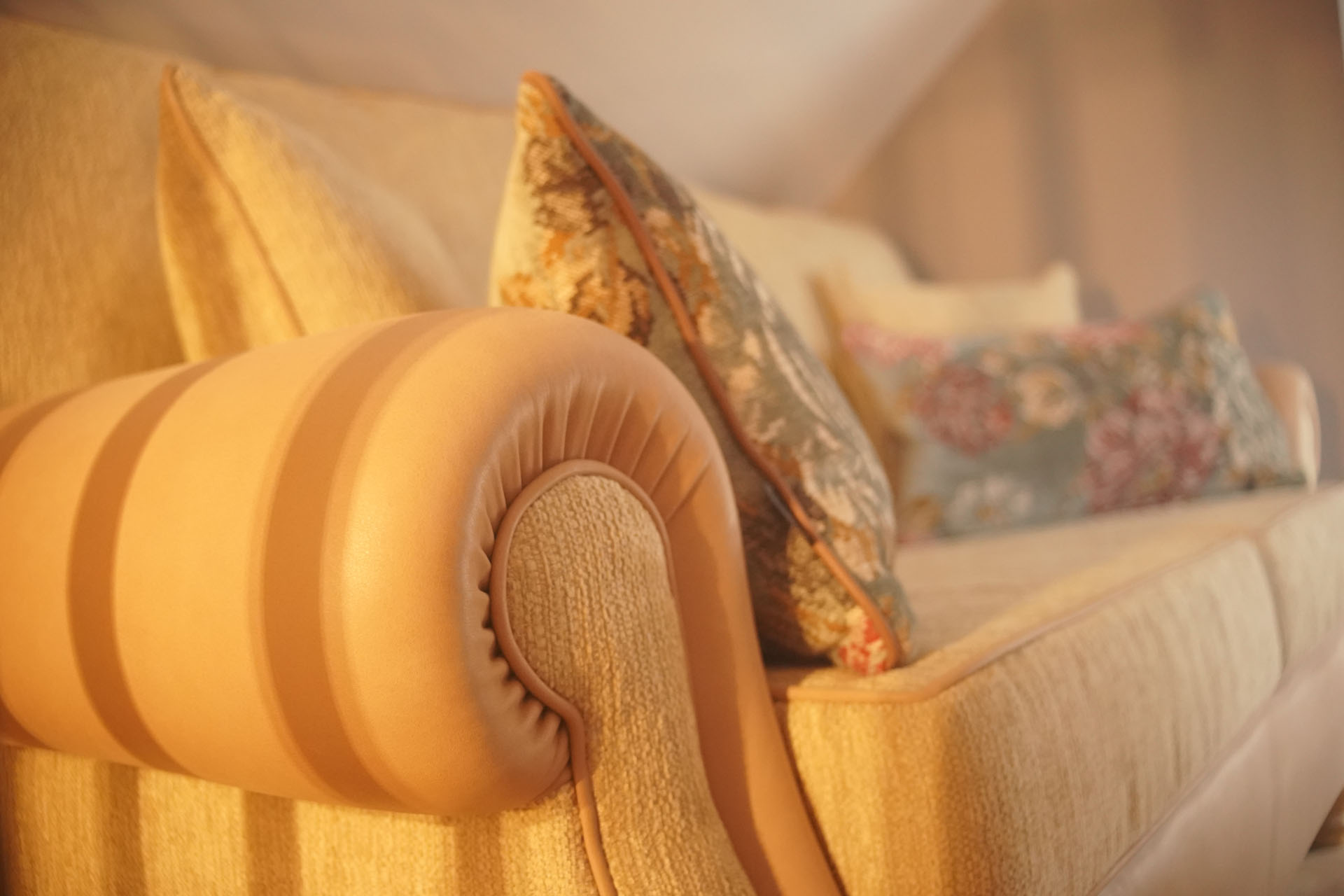 Marston Sofa in Harris Tweed - Image 2